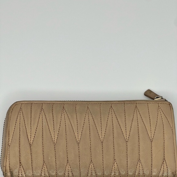 🤎Miu Miu Matelasse Leather Zip Around Long Wallet | PRELOVED🤎 - Picture 3 of 6
